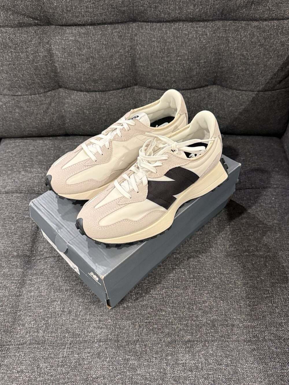 8.5W / 7M / 40 EU - New Balance 327 Sneakers Off White Black